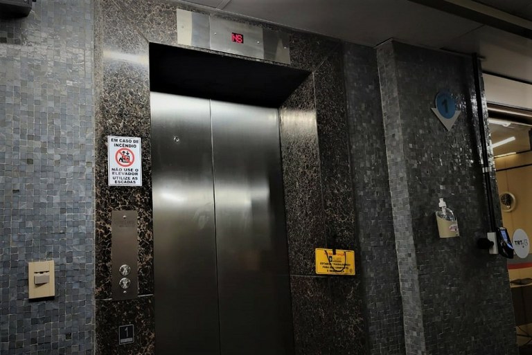 Manutenção Elevadores.jpeg Manutenção Elevadores.jpeg