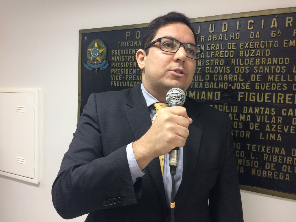 Ejud-Lançamento Revista (2).JPG