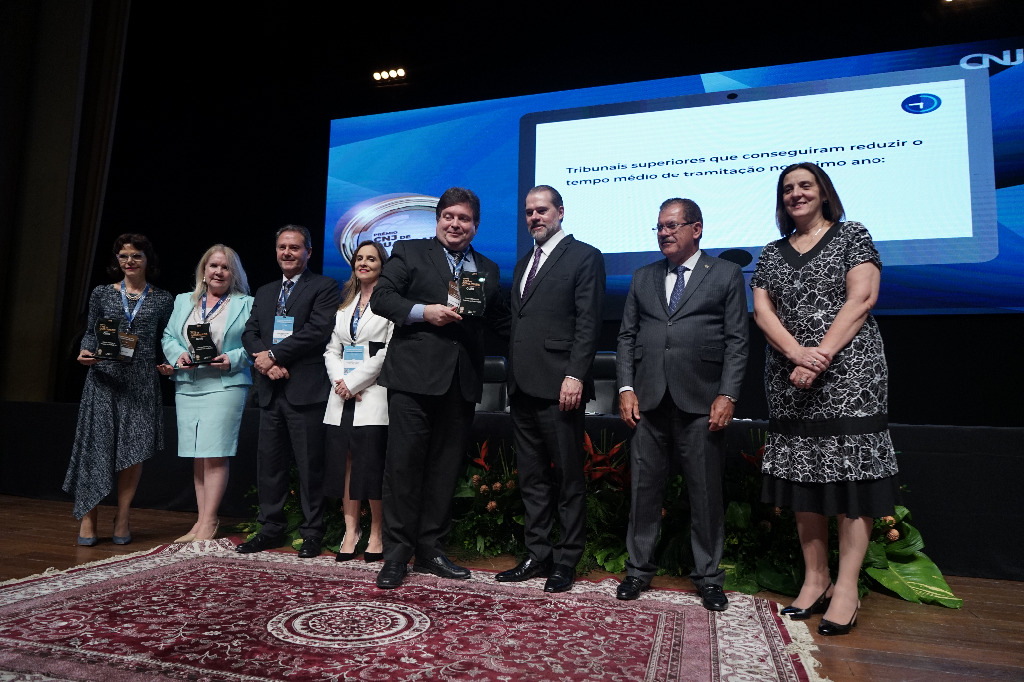 CNJ - Selo Ouro (10).jpg