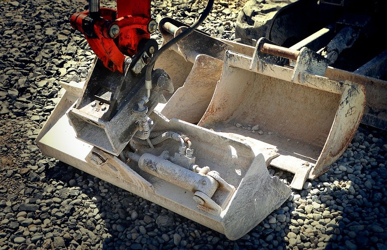 backhoe-bucket-1887081_960_720.jpg