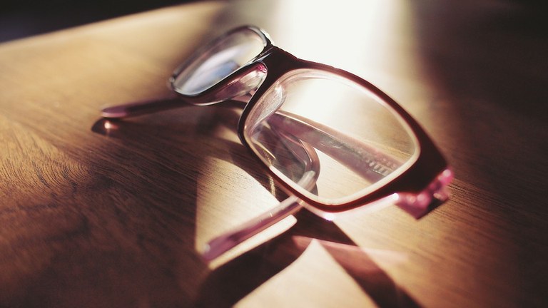 eyeglasses-698672_960_720.jpg