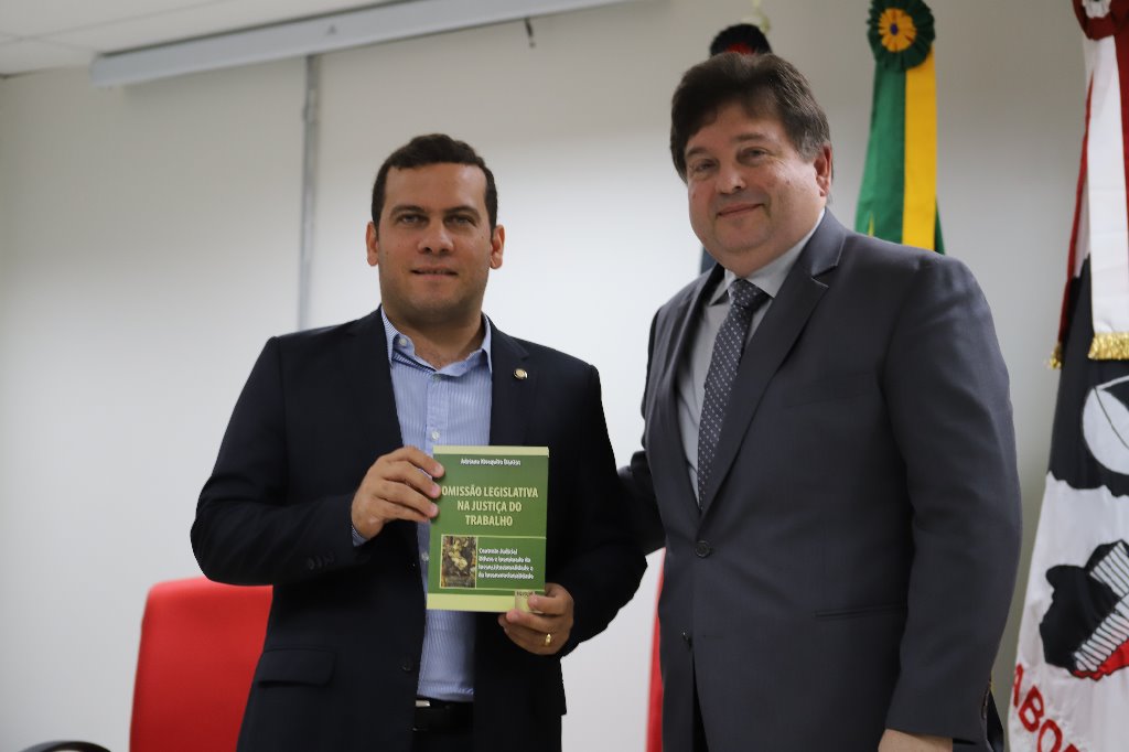 Livro Adriano Dantas (1).JPG