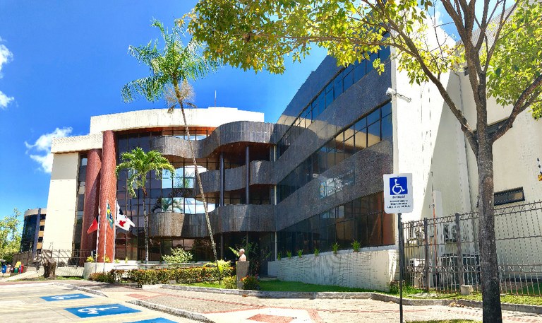 2.TRT fachada.jpg
