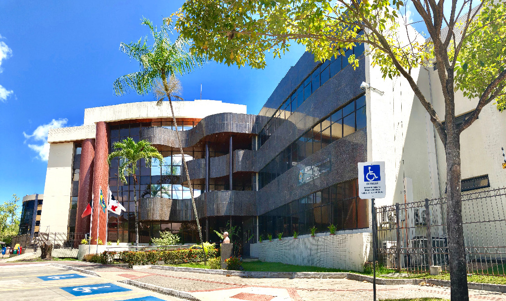 2.TRT fachada.jpg
