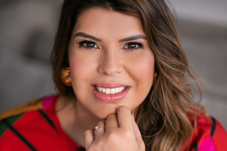 Chyntia Barcellos capa.png