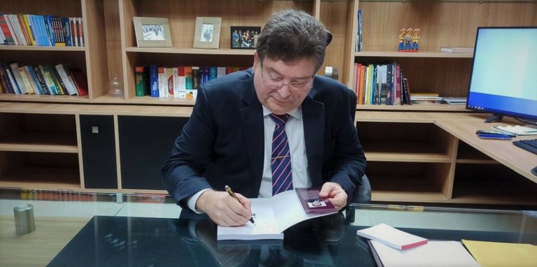 Wolney livro 2.jpeg