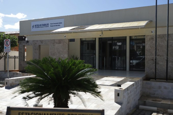 fachada fórum catolé do rocha.jpg