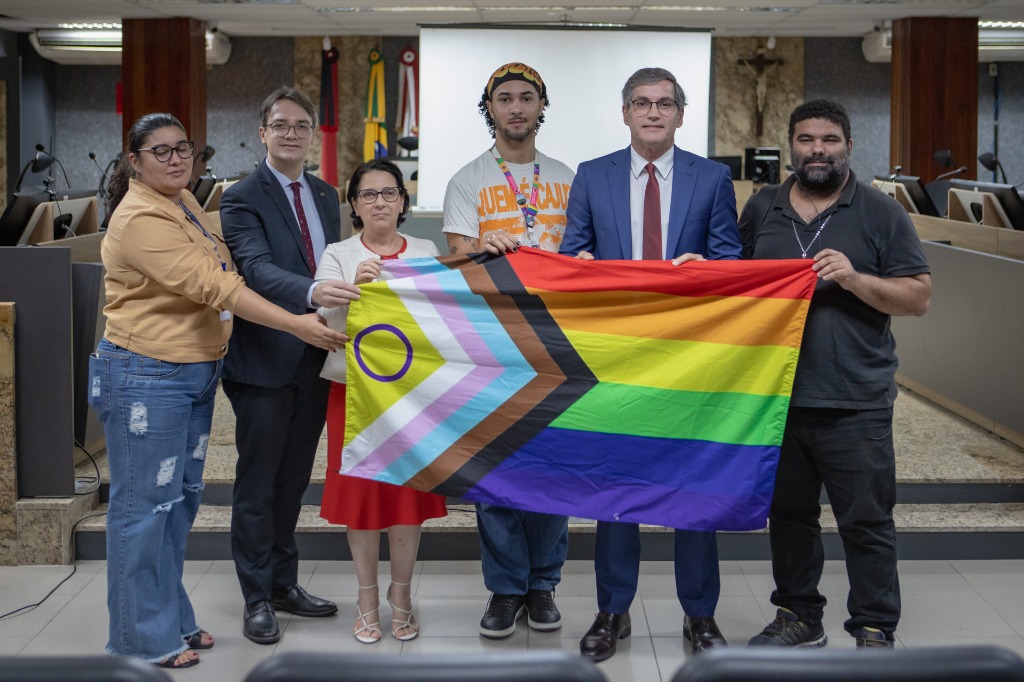 Hasteamento Bandeira LGBT 2025-13.jpg