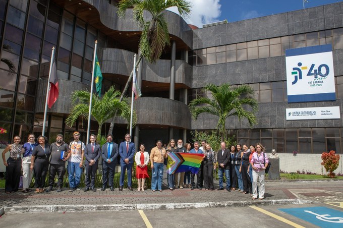 Hasteamento Bandeira LGBT 2025-6.jpg
