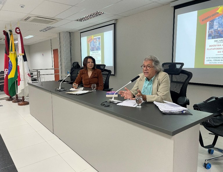Ricardo Antunes palestra 2.jpg