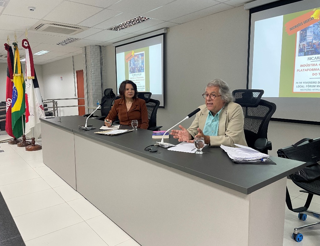 Ricardo Antunes palestra 2.jpg
