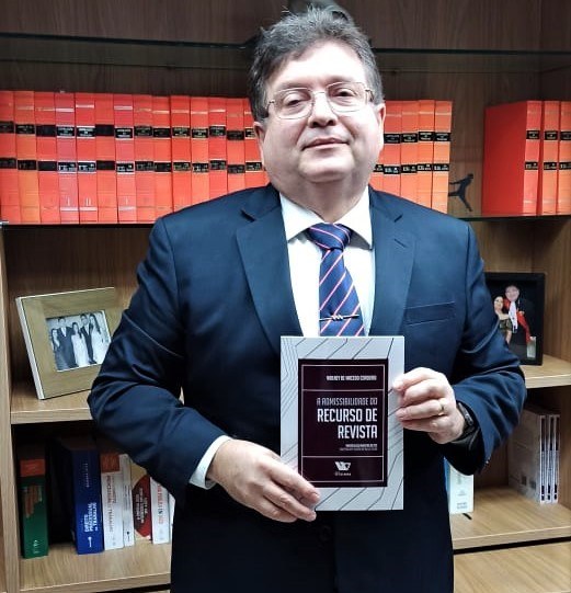 Wolney livro relançamento.jpeg