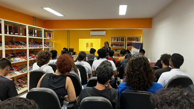 Roda literária Ailton Krenak Cijus_.JPG