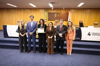 Cerimônia aconteceu nesta quinta (7) durante o 4º Fórum Nacional das Corregedorias Regionais da Justiça do Trabalho