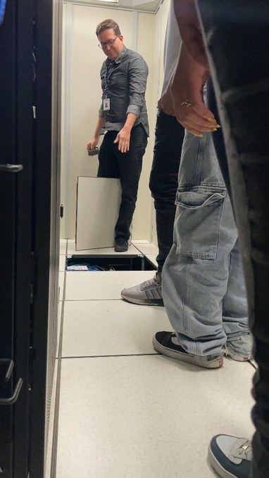 Visita estudantes data center (1).JPG