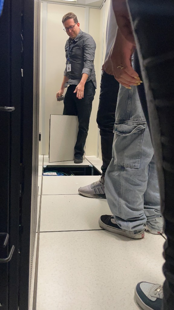 Visita estudantes data center (1).JPG