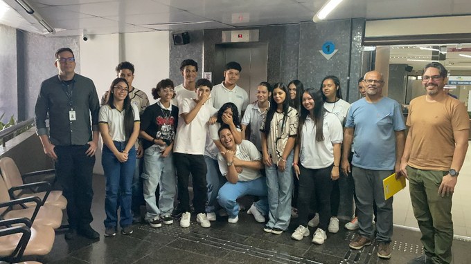 Visita estudantes data center (2).JPG
